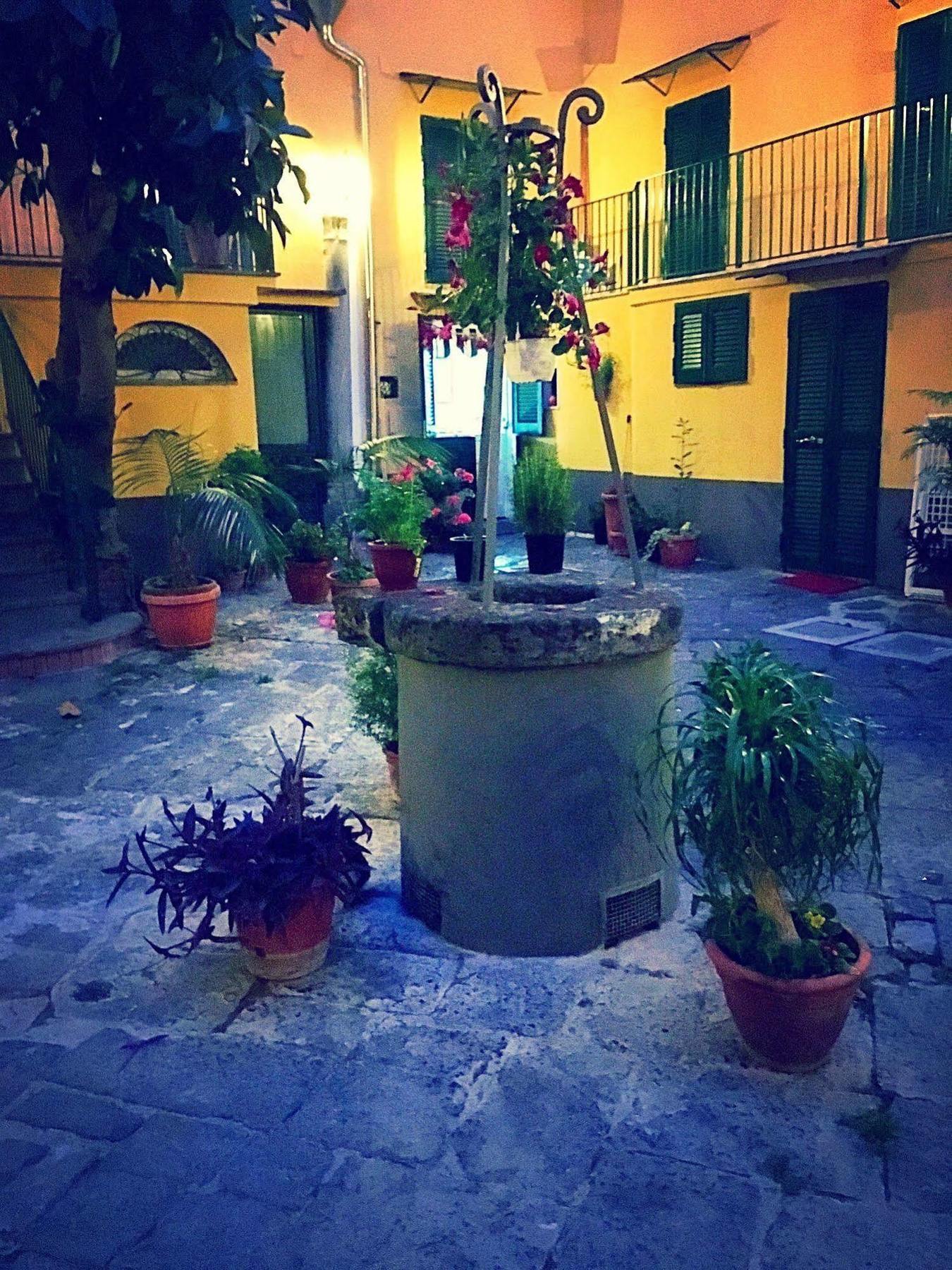 Napul'E Apartament Napoli Eksteriør billede